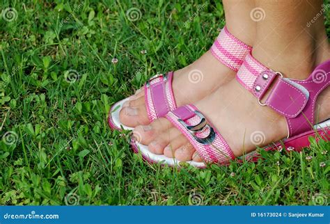 mädchen girl feet stock|6.237 Mädchen Füße Stock Photos, High